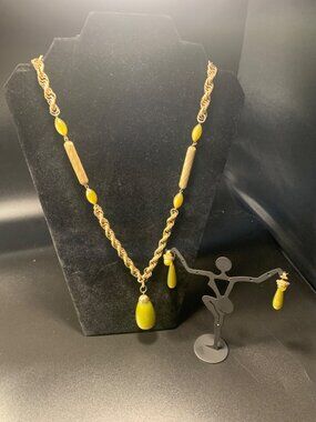 Vtg Sarah Coventry Gold-Tone Necklace & Earrings Set With Green Teardrop Beads A